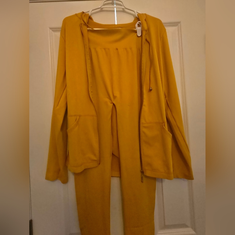 Vibrant Yellow Women's Leggings Set